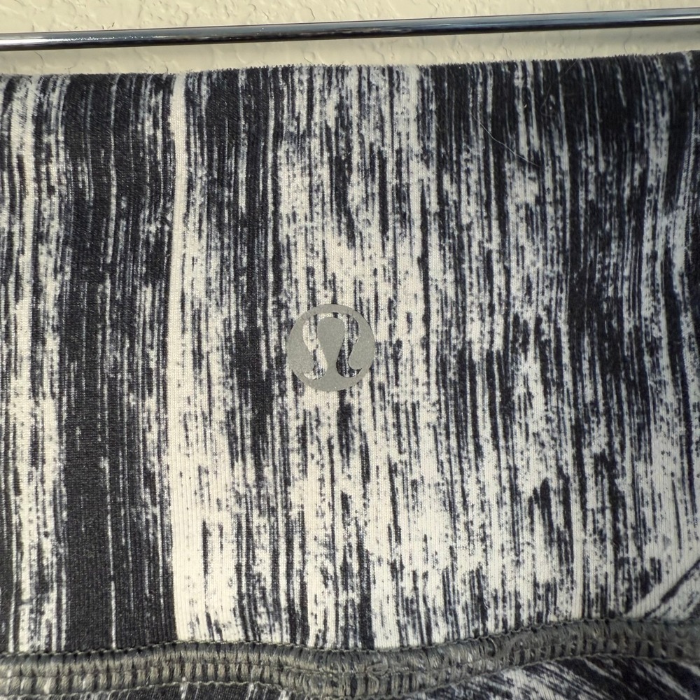 Lululemon Leggings Size‎ 6 Geometric Print Align Pant 25" Crop Stretch Yoga Gym - Picture 6 of 8